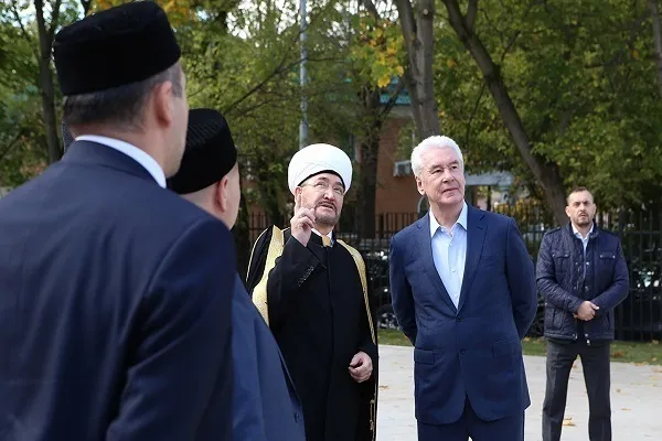 Мэр столицы Сергей Собянин по приглашению Муфтия Шейха Равиля Гайнутдина ознакомился с итогами реконструкции МИИ
