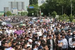 Demonstration Tausender Tschetschenen gegen Schändung des Korans + Video