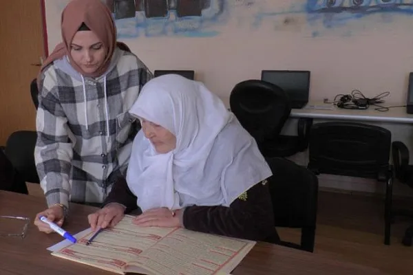69 yaşındaki kadın 2 ayda Kuran-ı Kerim öğrendi
