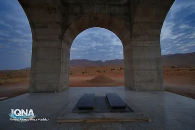 وضعیت مقبره ۲ شهید گمنام در جوار قدمگاه حضرت امام رضا(ع) شهر سِدِه شهرستان اقلید فارس