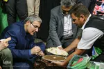 آماده‌سازی لباس همایش جهانی شیرخوارگان حسینی