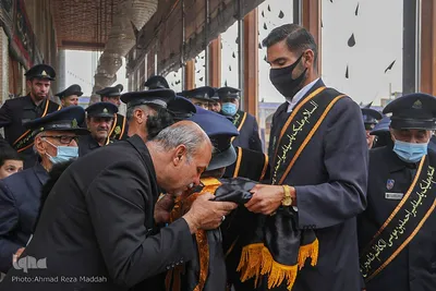 آیین تعویض پرچم گنبد آستان حضرت شاهچراغ (ع)‎‎