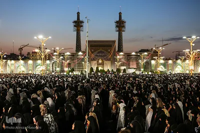 تعویض پرچم گنبد حرم امام رضا(ع)‎