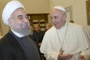 Paparoma Ya Bukaci Iran Ta Taka Rawa Wajen Warware Matsalolin Yankin