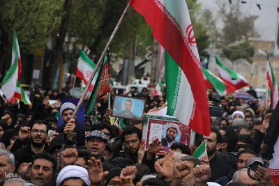 تشییع پیکر مطهر ۵ شهید جنگ تحمیلی آمریکایی صهیونیستی در شیراز