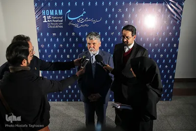 حضور سیدعباس صالحی، وزیر فرهنگ و ارشاد اسلامی در نمایشگاه آثار  جشنواره ملی هنری «همام»