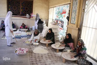 پخت نان سنتی صلواتی در حرم شاهچراغ(ع)‎‎