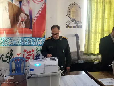 حضور حماسه ساز و پرشور ملایری ها در پای صندوق های رأی‎