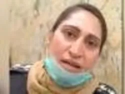 کراچی میں نماز جمعہ سے روکنے پر پھر پولیس پر حملہ، خاتون ایس ایچ او زخمی