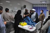 عکس | عیادت رئیس‌ دادگستری سیستان‌وبلوچستان از مجروحان حادثه تروریستی زاهدان