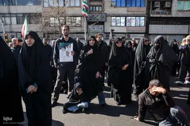 تجمع خودجوش مردم عزادار تهران در میدان انقلاب
