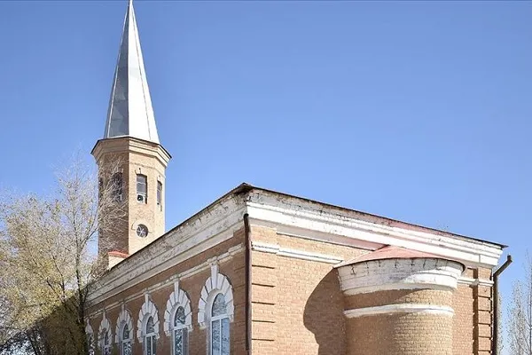 Kazakistan'da inşasında at sütü kullanılan Oyıl camisi büyük ilgi görüyor