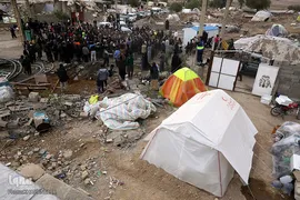 حضور رهبر معظم انقلاب در منطقه زلزله‌زده سرپل ذهاب
