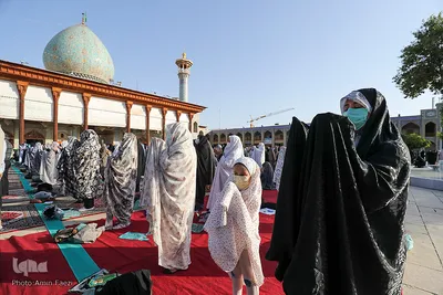 Fitr-Festgebet im Heiligen Schrein von Schah Tscheragh verrichtet