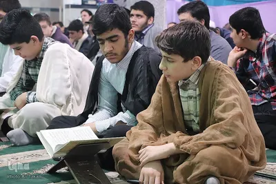 محفل بزرگ انس باقران کریم همزمان با سالگرد پیروزی انقلاب اسلامی ایران در ملایر
