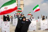 اجتماع مردمی و اهتزاز بزرگترین پرچم ایران در روز جمهوری اسلامی ایران
