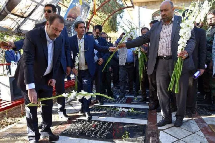 گلباران مزار شهدا در طلیعه فجر فاطمی فارس