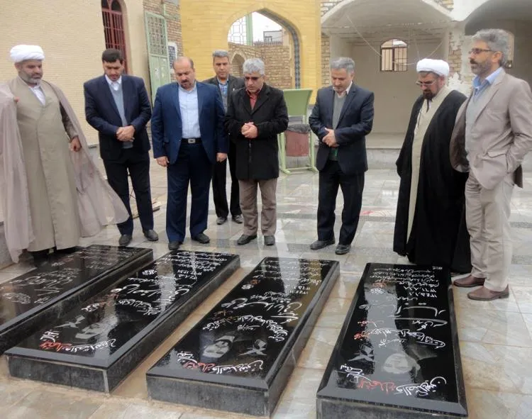 تجدید میثاق با شهدا در روز حماسه و ایثار آران و بیدگل