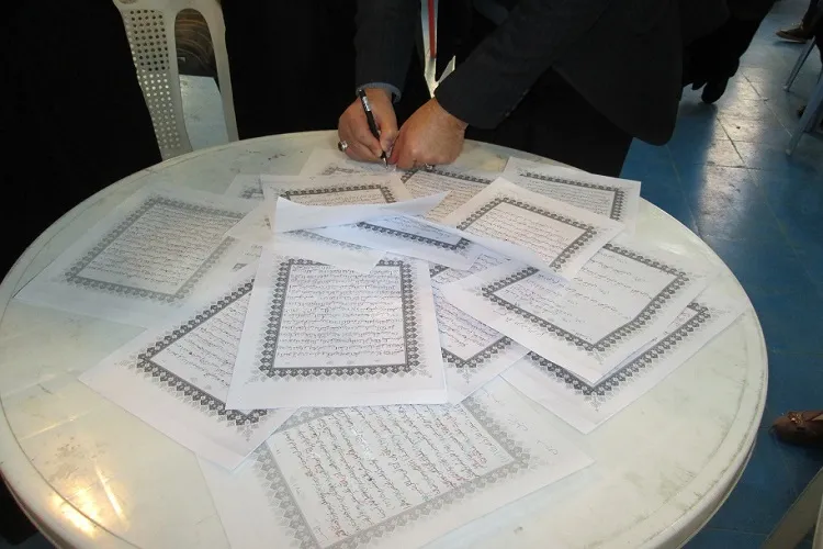 کتابت آیات قرآن در نمایشگاه فرهنگی حافظ در هند