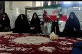 اهدای پرچم جلسات خانگی قرآن به خانواده دانشمند شهید علی فولادوند