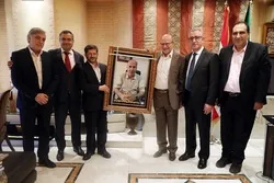 تکریم رئیس کلیة الدراسات الإسلامیة بالجامعة اللبنانیة لخدمته القرآن