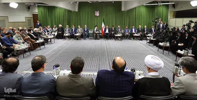دیدار جمعی از شاعران و اهالی فرهنگ و ادب با رهبر انقلاب