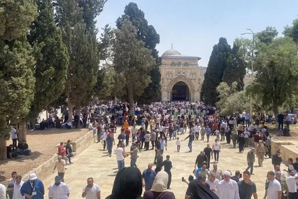 40 ألف مصل أدوا 