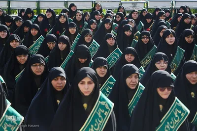 آیین تعویض پرچم گنبد حرم مطهر رضوی