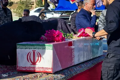 تشییع پیکر شهید گمنام دفاع مقدس در انارک