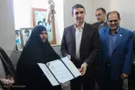 دیدار استاندار مرکزی با خانواده شهیدان احمد و محمود داوودآبادی
