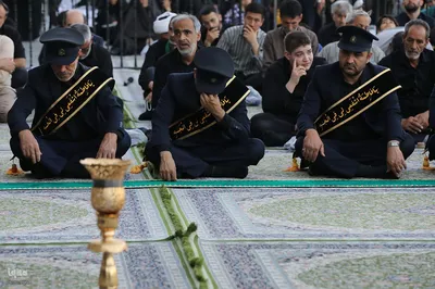افراشتن پرچم عزا در حرم حضرت معصومه(س)