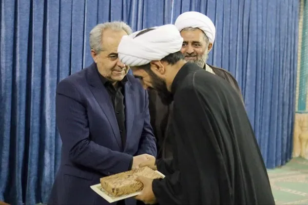 سخنرانی استاندار آذربایجان‌شرقی پیش از خطبه‌های نماز جمعه تبریز