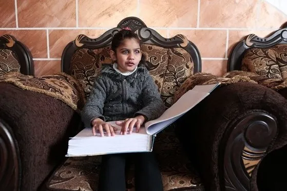 Como una niña ciega palestina logró memorizar el Corán
