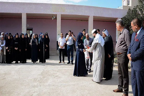 تكريم طالبة عراقية لحفظها القرآن في 8 أشهر