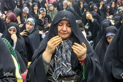 دعای عرفه در گلستان شهدای اصفهان