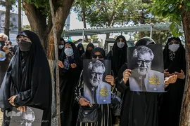 تشییع پیکر هنرمند انقلابی حاج نادر طالب‌زاده
