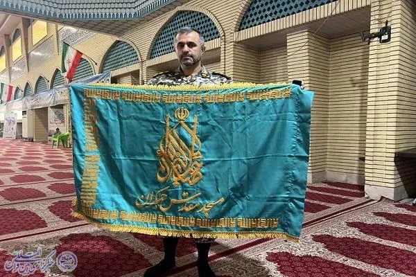 آیین پرچم گردانی مسجد جمکران در نماز جمعه بابلسر