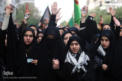 دسته عزاداری دانشجویان از دانشگاه تهران تا حسینیه امام خمینی (ره)