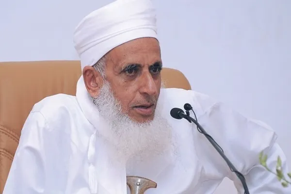 مفتي عُمان ينتقد التطبيع.. 