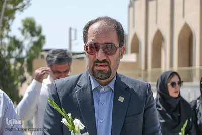 غبار روبی مزار شهدا‎ با حضور اعضای جهاد دانشگاهی اصفهان