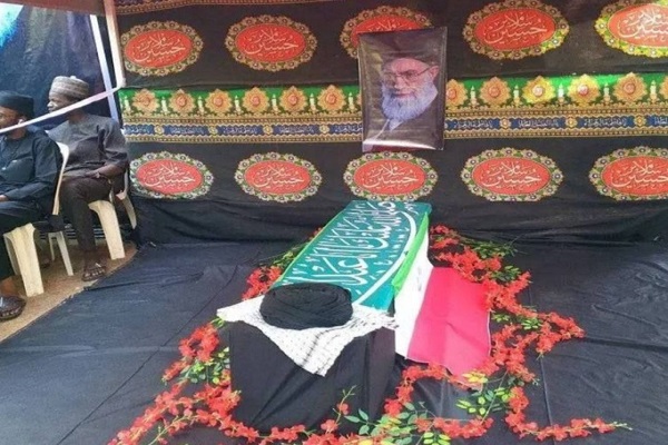 تشييع رمزي لقائد الثورة الشهيد بمشاركة واسعة في نيجيريا + صور و فيديو