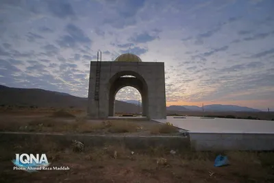 وضعیت مقبره ۲ شهید گمنام در جوار قدمگاه حضرت امام رضا(ع) شهر سِدِه شهرستان اقلید فارس