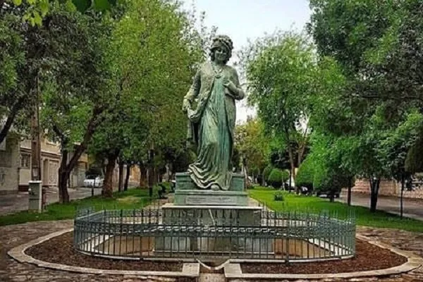 تندیس مستوره اردلان اولین زن تاریخ‌نگار جهان ثبت ملی شد