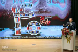 علی‌اکبر ولایتی، رئیس هیئت امنا و هیئت مؤسس دانشگاه آزاد اسلامی در همایش چلچراغ انقلاب اسلامی