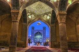 ۱۵ اردیبهشت؛ روز شیراز