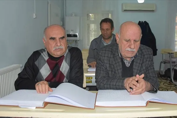 Adıyaman'da görme engelli kardeşler 60'ından sonra Kur'an-ı Kerim öğrendi