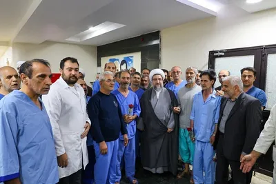 عیادت نماینده ولی‌فقیه در آذربایجان‌شرقی از جانبازان بیمارستان فجر تبریز