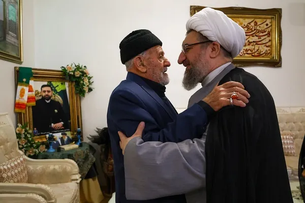 دیدار امام جمعه تبریز با خانواده شهید رحمتی