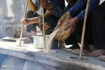 پخت «حلیم در جُم ( خمره) میراثی ۳۰۰ ساله در فین