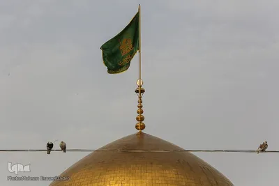 آیین تعویض پرچم گنبد حرم امام رضا(ع)
